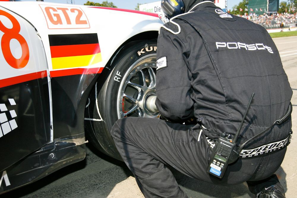 VICI_Racing_Porsche_911_GT3_RSR_1.jpg